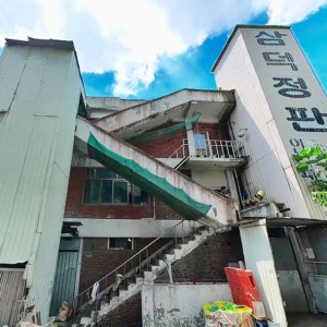 성수동 연무장길 인근 700평 규모 팝업 공간, 슬라이드 이미지 1