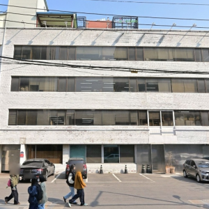 성수역 3번 출구 도보 1분 100평 대형공간 +외벽광고, 슬라이드 이미지 1