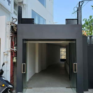 서연무장길 메인 130평 대형공간, 슬라이드 이미지 1